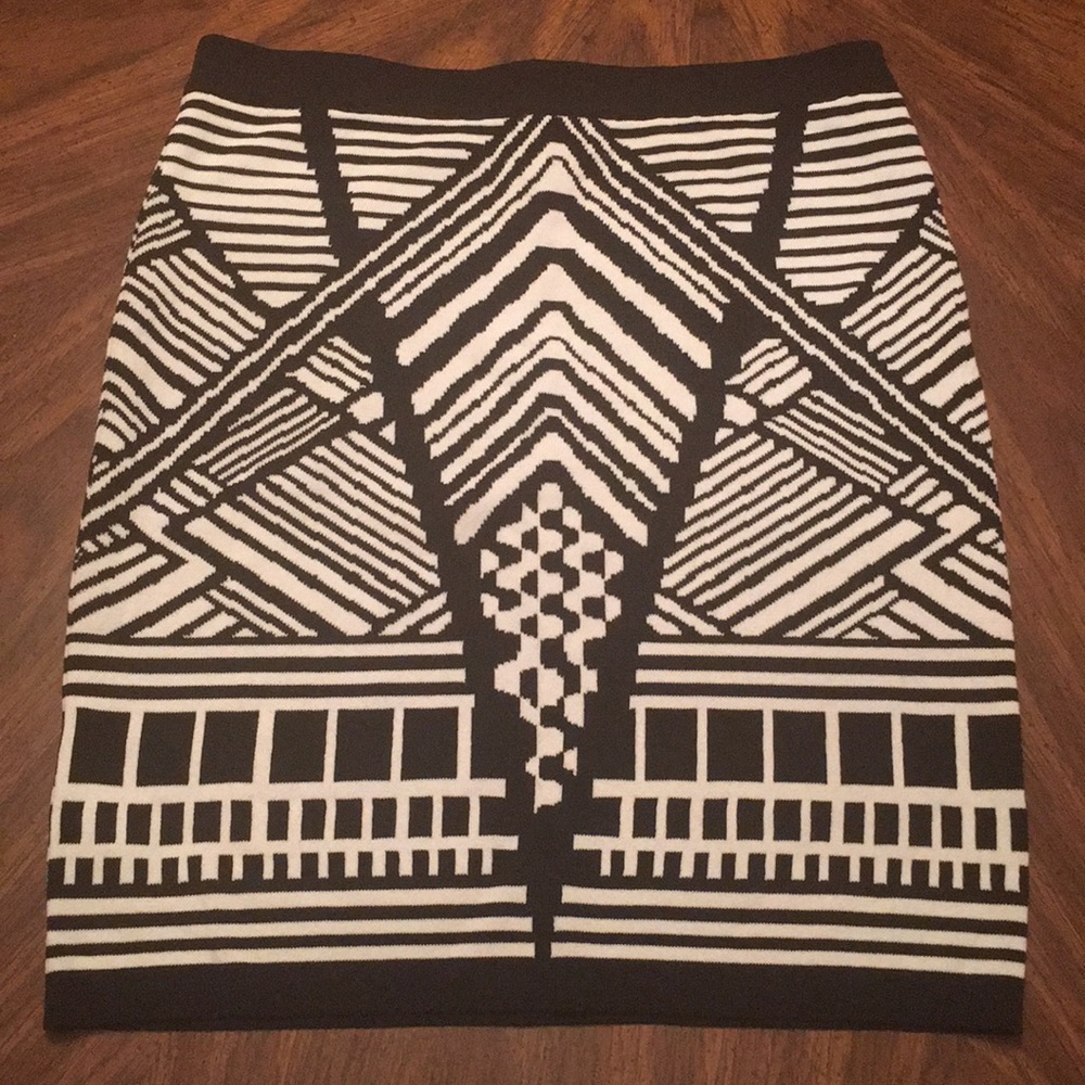 CHORD Black and White Pattern Skirt